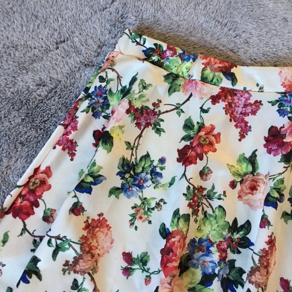 NOT FOR SALE RN! DONT BUY Off White/Cream Windsor Floral Skater Skirt Sz L - Picture 5 of 8